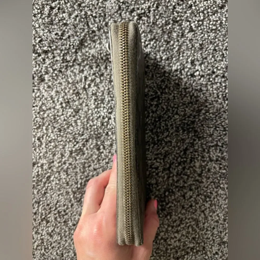 Gucci zip around wallet - Picture 8 of 9